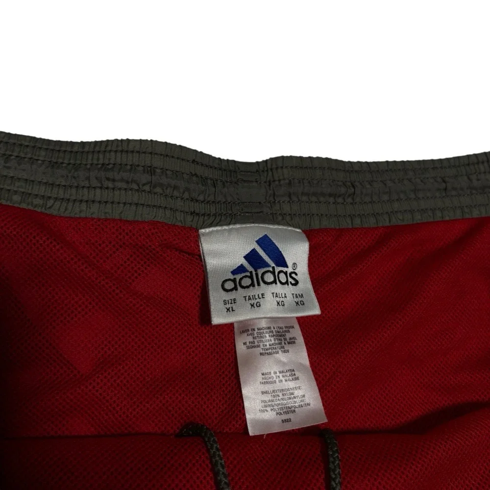 Vintage Adidas Men's Embroidered Logo Nylon Shorts Size XL 42 x 6‎